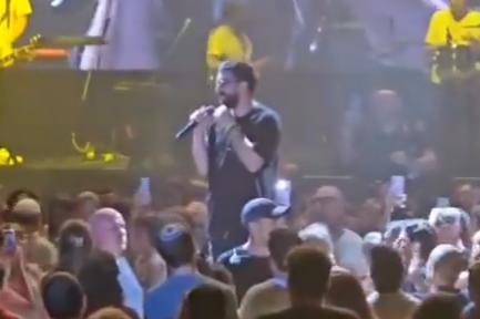 אישתו של חנן בן ארי הגיעה להופעה שלו. צפו ברגע המרגש