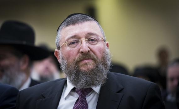 "לא אתן יד לפגיעה בחלשים": שר העבודה מתריע על הקפאת הקצבאות