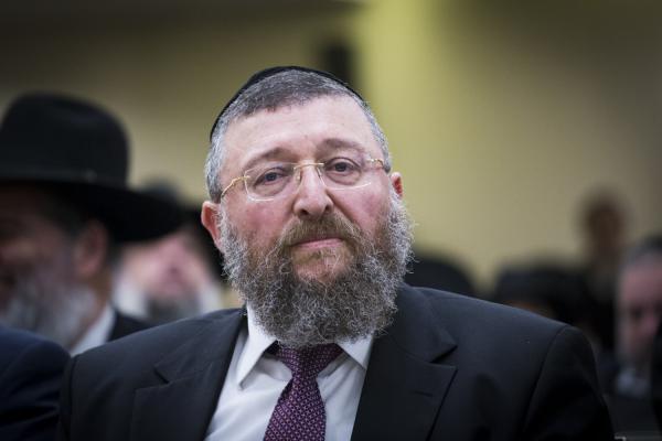 "לא אתן יד לפגיעה בחלשים": שר העבודה מתריע על הקפאת הקצבאות