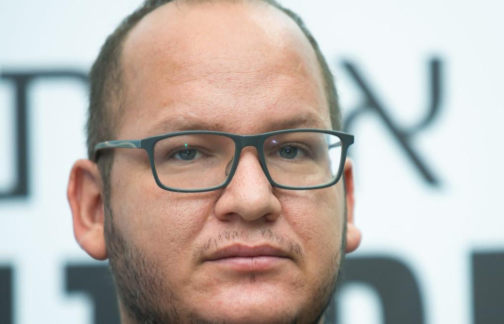 אחרי הסערה סביבו: חיים לוינסון פותח הכל