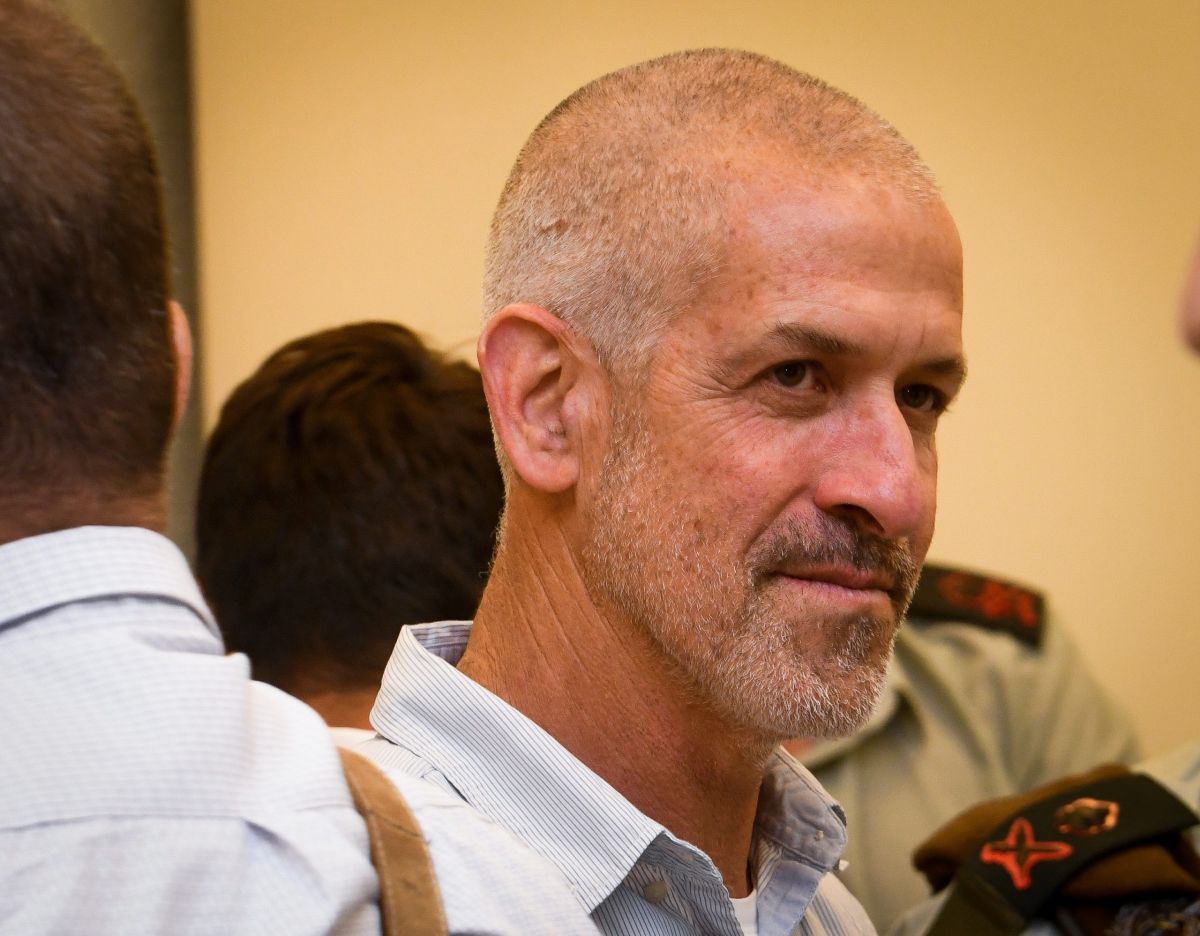 פרסם שרשור על רונן בר וקיבל שיחת איומים מהשב"כ