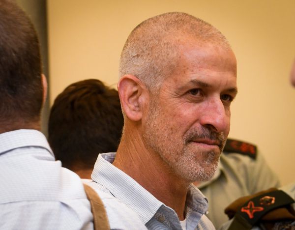 פרסם שרשור על רונן בר וקיבל שיחת איומים מהשב"כ