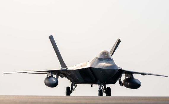 איתות לאיראן: צבא ארה"ב העביר מטוסי F-22 למזרח התיכון
