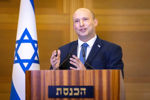 סקר: המגמה התהפכה; בנט מרסק את גנץ וליברמן