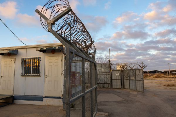 המחבלים עתרו לבית המשפט: "החזירו את התמרוקים"