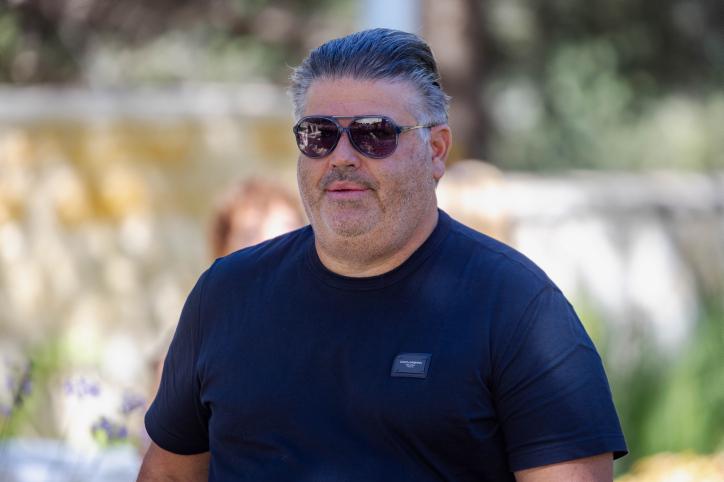 אחרי 32 שנה: רני רהב משנה סטטוס