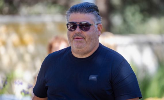 אחרי 32 שנה: רני רהב משנה סטטוס