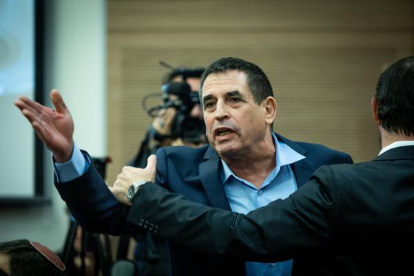 למרות המריבות בקואליציה: יש עתיד משכה את מועמדותה לוועדה