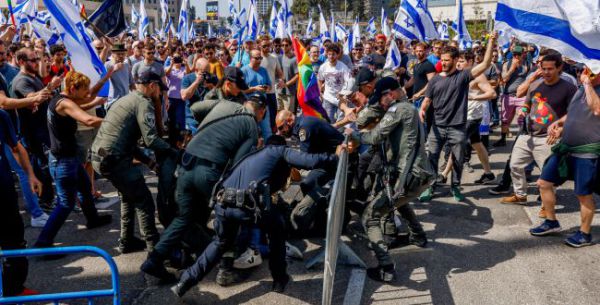 בכיר במחאה מודיע: "פרשתי, אי אפשר לנצח אותם"