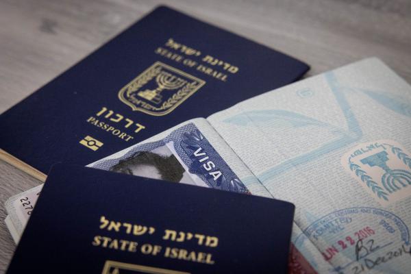 פרשת הדרכונים: שוטרים פשטו על משרד החוץ