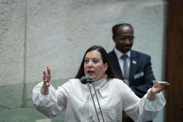 זעם על נחום ברנע: "צריך לשבת בכלא כל חייו"