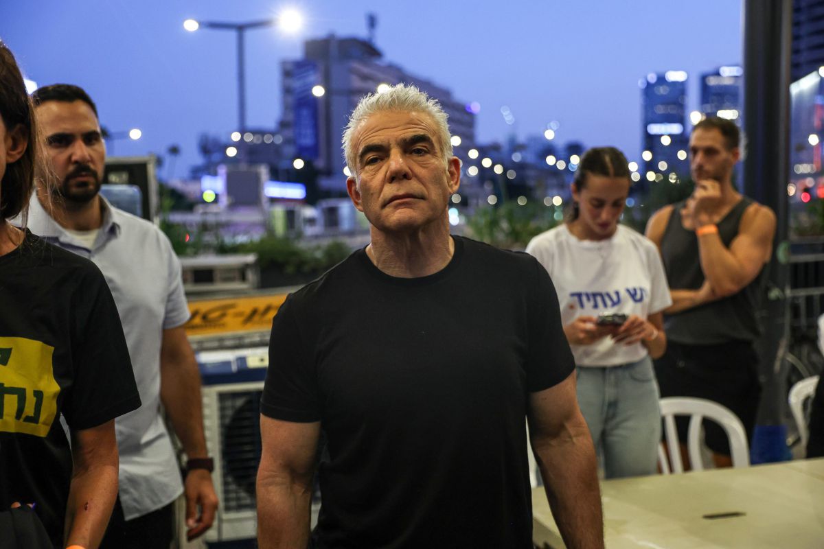 לפיד: לא נצליח לשחרר את כולם במבצעים, עסקה עכשיו