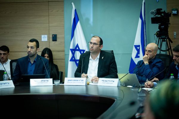 לבקשת האופוזיציה: נדחתה ההצבעה על שינוי הרכב הוועדה