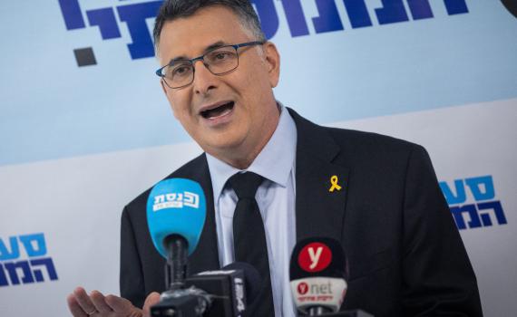 סער: לא להמתין, לתקוף יעדים אסטרטגיים באיראן