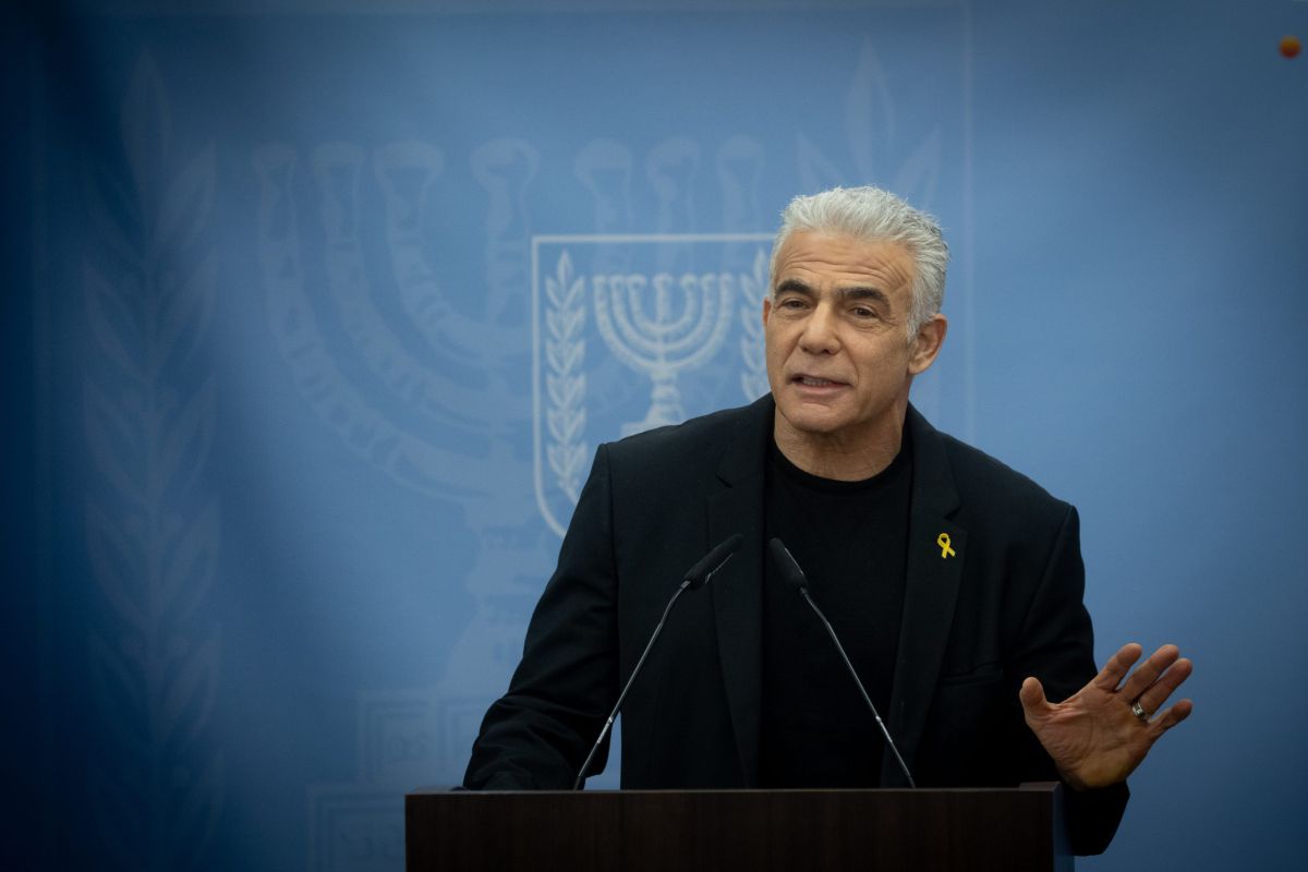 לפיד מאשים: "קטאר קנתה לעצמה השפעה בתוך לשכת נתניהו"