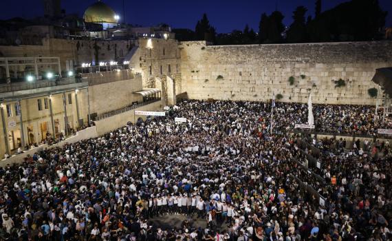 שידור חי מרחבת הכותל: תפילה לשחרור החטופים