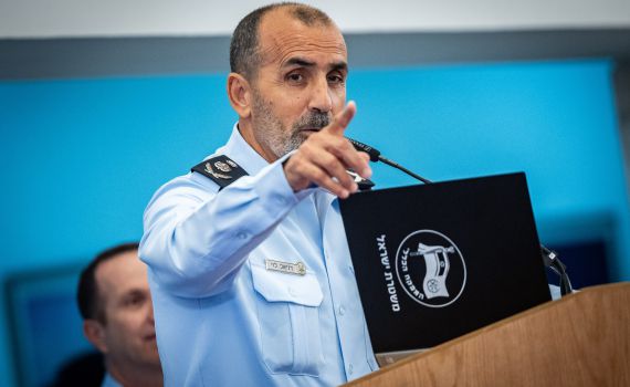 חוננו למפכ"ל המשטרה: השעה את השוטר שירה במתיישבים בשומרון