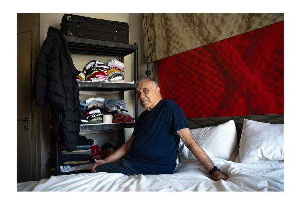 חיים בתוך מזוודה: המפונים הותיקים יוצאים לאור