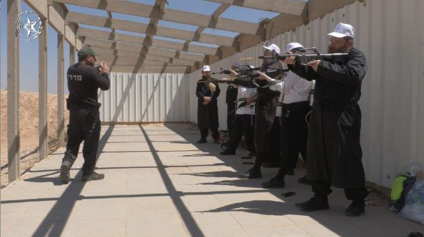 "פורצים דרך": חסידים מערד הוכשרו לירי בנשק