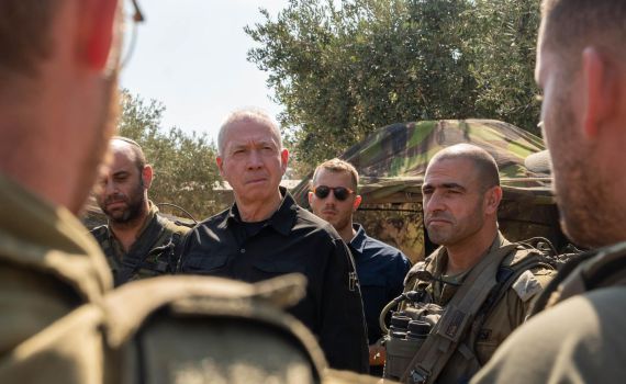 גלנט מאיים על חיזבאללה: "הם לא מתארים לעצמם מה יכול לקרות"