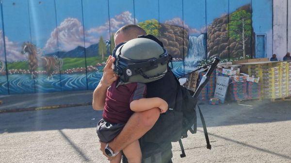 האב חטף את הילדים ושיקר להם שאמא מתה