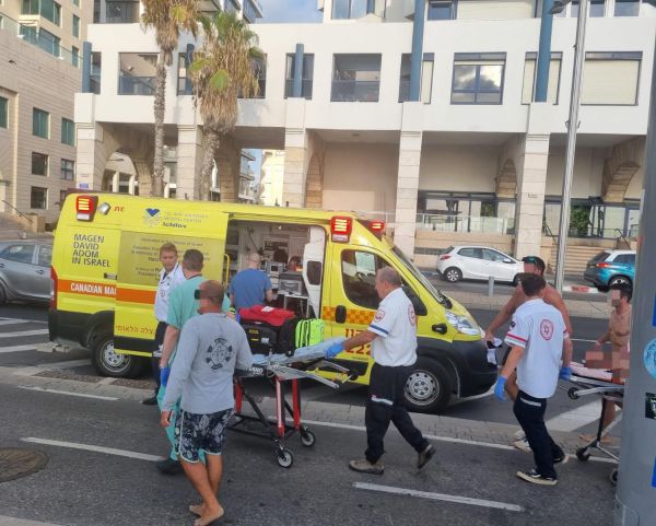 גבר בן 60 טבע בחוף בתל אביב, ופונה לאחר פעולות החייאה