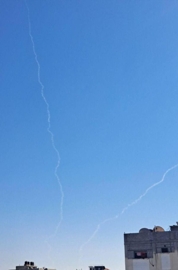 פיצוצים בגוש דן: חמאס שיגר רקטות לת"א שנפלו בים