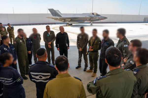 גלנט ביקר בחיל האויר: אנחנו בימים של סיכונים