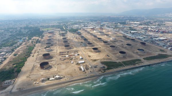 מהלך דרמטי: יחל פינוי חומרים מסוכנים ממפרץ חיפה