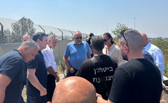 ליברמן ביישובי בקו התפר: "למנוע כאן את ה7.10 הבא"