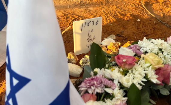 גדעון פרי הובא למנוחות: אשתו ספדה; "אהוב ליבי, איך מסיימים?"