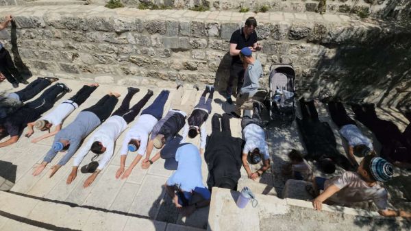 "אל תספרו": השיחות החריגות שקיבלו פעילי הר הבית