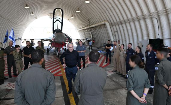 נתניהו בבסיס הצפוני: ערוכים לכל תרחיש, הגנה והתקפה