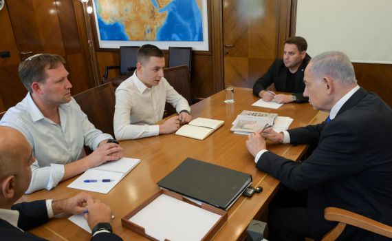 בצל הפגזות: נתניהו נפגש עם ראשי המועצות בגולן