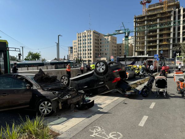 11 פצועים בתאונה בין אוטובוס ו-3 כלי רכב בירושלים