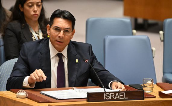 דנון תקף את הנציג הפלסטיני באו"ם: "מחבל בחליפה". צפו