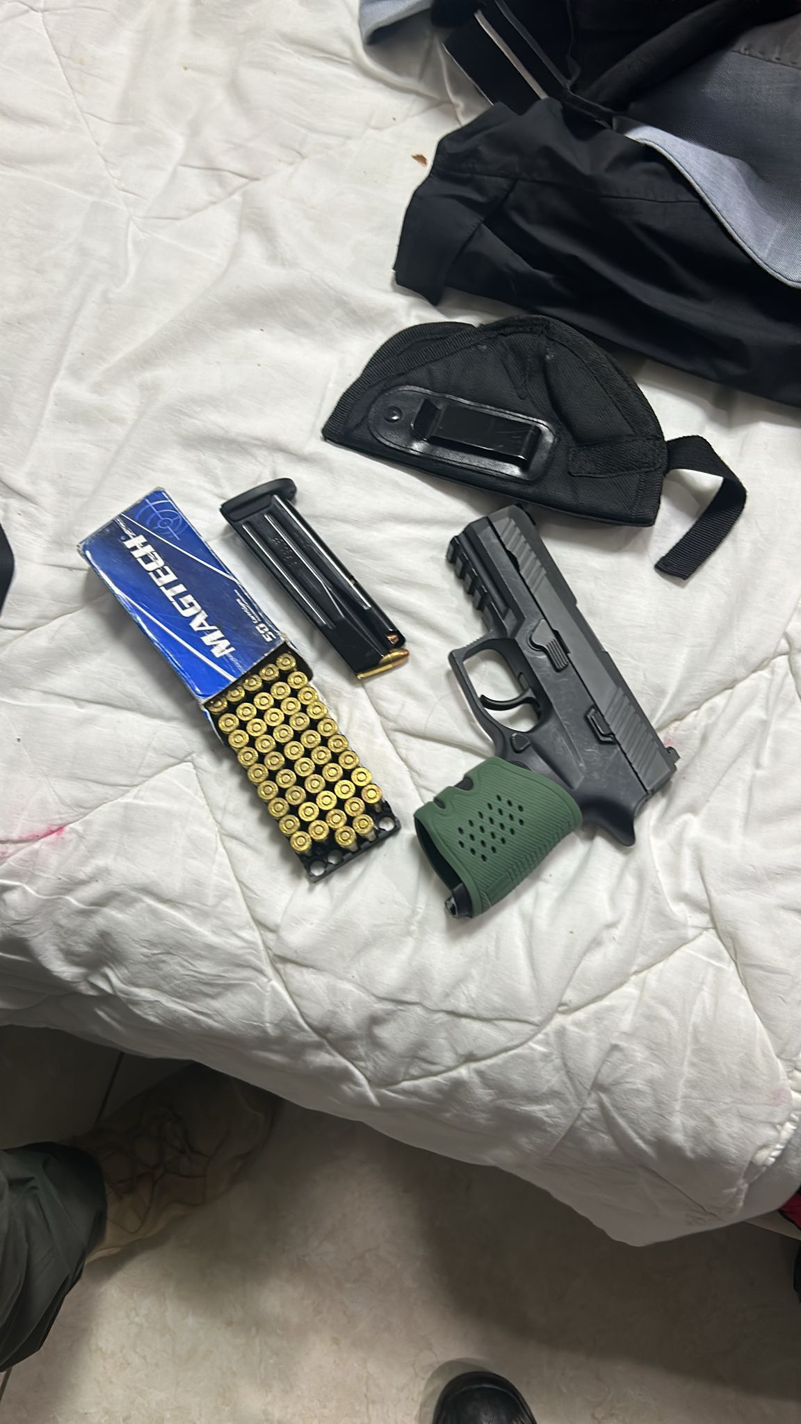 מתחת לערמות הזבל: כך מסתירים ביו"ש נשקים לטרור