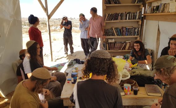 הח"כית מהקואליציה בגבעה שנהרסה: "אתם כמו החלוצים"