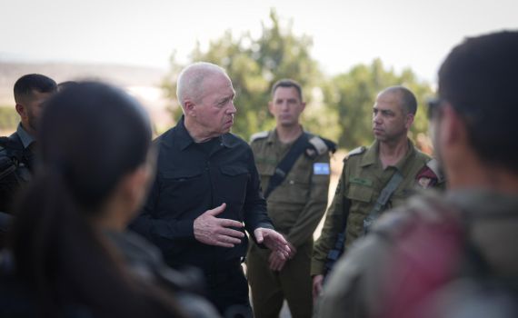 גלנט ללוחמים בשומרון: "לא מהססים להפעיל כל כוח נגד אויבים"