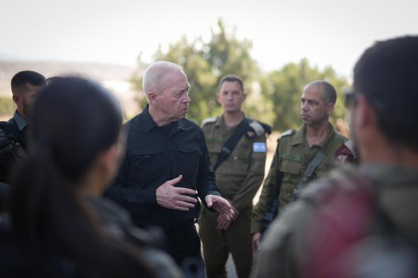 גלנט ללוחמים בשומרון: "לא מהססים להפעיל כל כוח נגד אויבים"