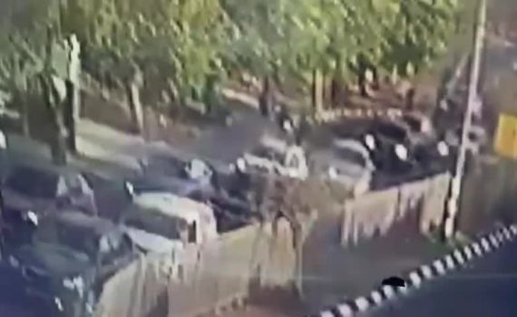 נוסע נגד כיוון התנועה בכיכר: תיעוד הפיגוע באריאל