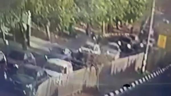 נוסע נגד כיוון התנועה בכיכר: תיעוד הפיגוע באריאל