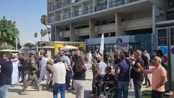 צפו בתיעוד: החטוף פרחאן קאדי מתקבל בבית החולים סורוקה