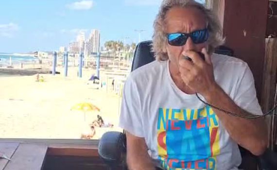 בנוהל: המציל בחוף הים מעדכן על חילוץ החטוף | צפו