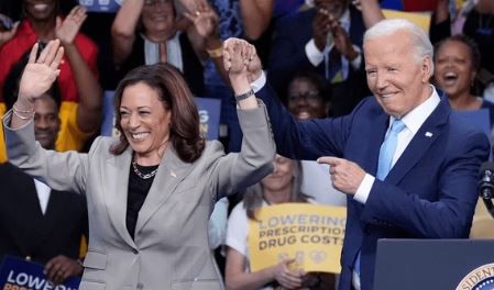 ארה"ב: טראמפ אוסף תומכים מפתיעים, האריס עדיין ביתרון