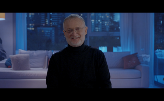 צפו: "סיפורים מכורסה" חוזרת עם פרק מיוחד לכבוד ט"ו באב