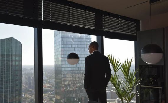 איך לשמור על פרטיות במרכז העיר: פתרונות אדריכליים מתקדמים