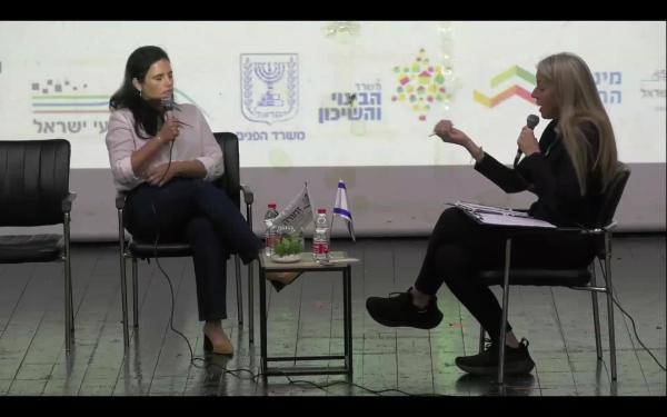 איילת שקד: "אפשר להכניס עובדים פלסטיניים מעל גיל 40"