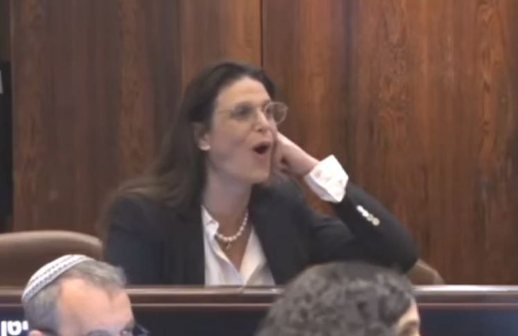 השאיר אותה בהלם: גדעון סער בפאנץ' חריף לאפרת רייטן. צפו