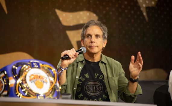 "ליבי יוצא אליכם": הקומיקאי היהודי מתייחס לרצח החטופים